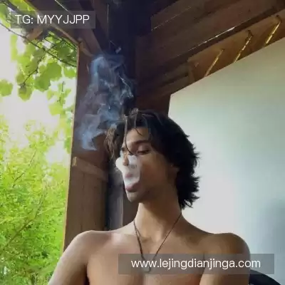 侯跃雯